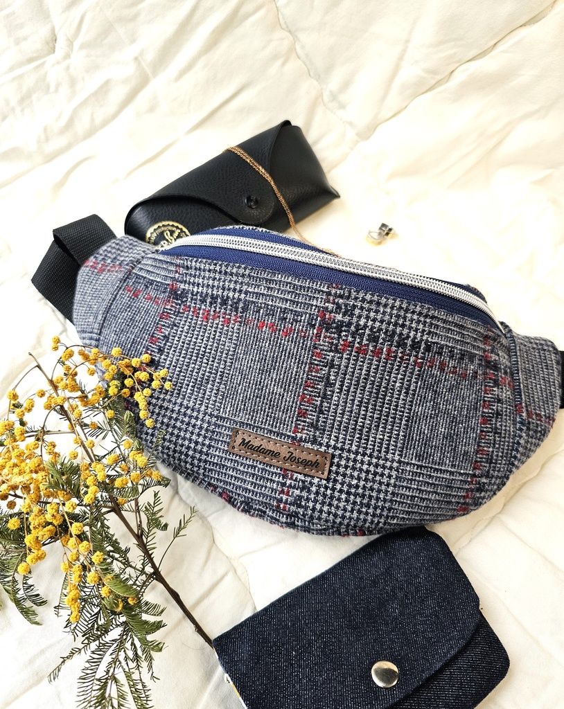 sac banane tweed avec les objets